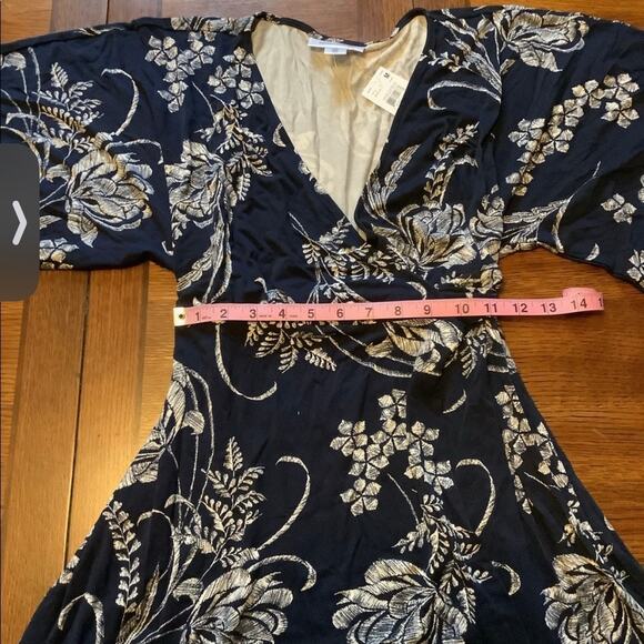 Motherhood Maternity Navy White Floral Flutter Sleeve Wrap Dress Size Medium NWT - Picture 5 of 13